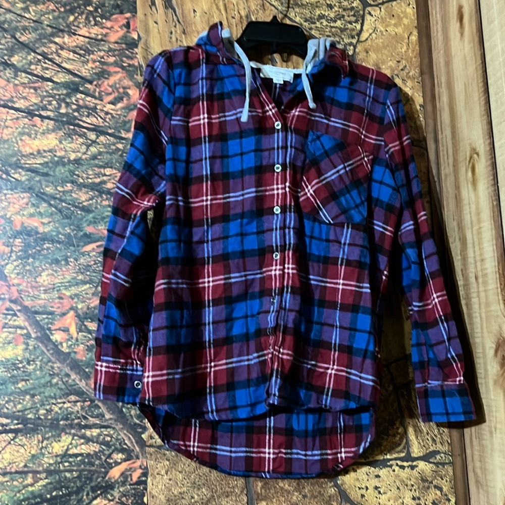 Blue & burgundy flannel with fleece hood. Brand: No Comment NY•LA, size: L